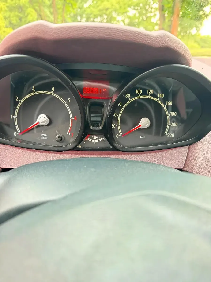 Gebraucht Ford Fiesta Ambiente 60 PS (44 kW) 2009 Rot Limousine