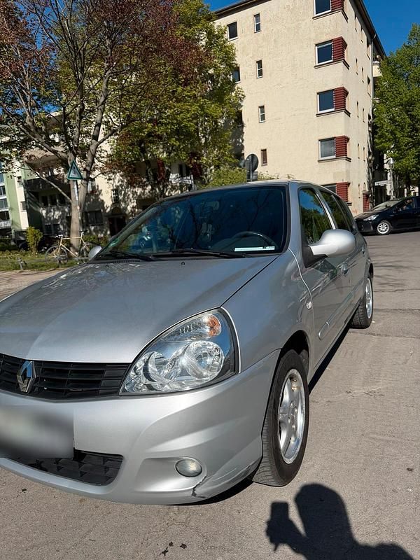 Second-hand Renault Clio II 75 CP (55 kW) 2010 Gri Hatchback