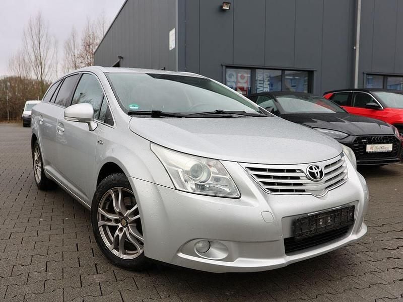 Gebraucht Toyota Avensis Sol 150 PS (110 kW) 2011 Silber Kombi