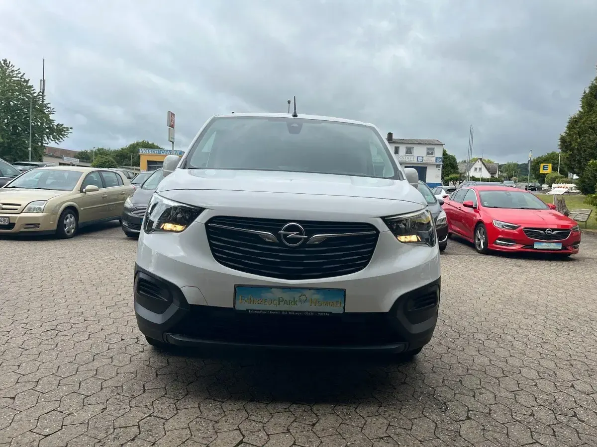 Gebraucht Opel Combo 131 PS (96 kW) 2021 Weiß Van / Kleinbus