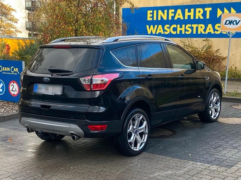 Gebraucht Ford Kuga Ambiente 180 PS (132 kW) 2018 Andere farben SUV
