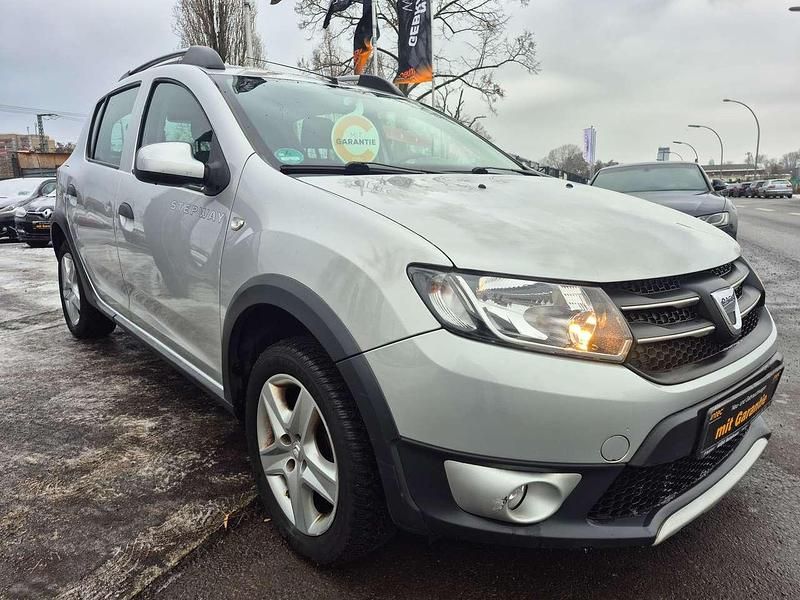 Gebraucht Dacia Sandero Prestige 90 PS (66 kW) 2013 Platingrau SUV