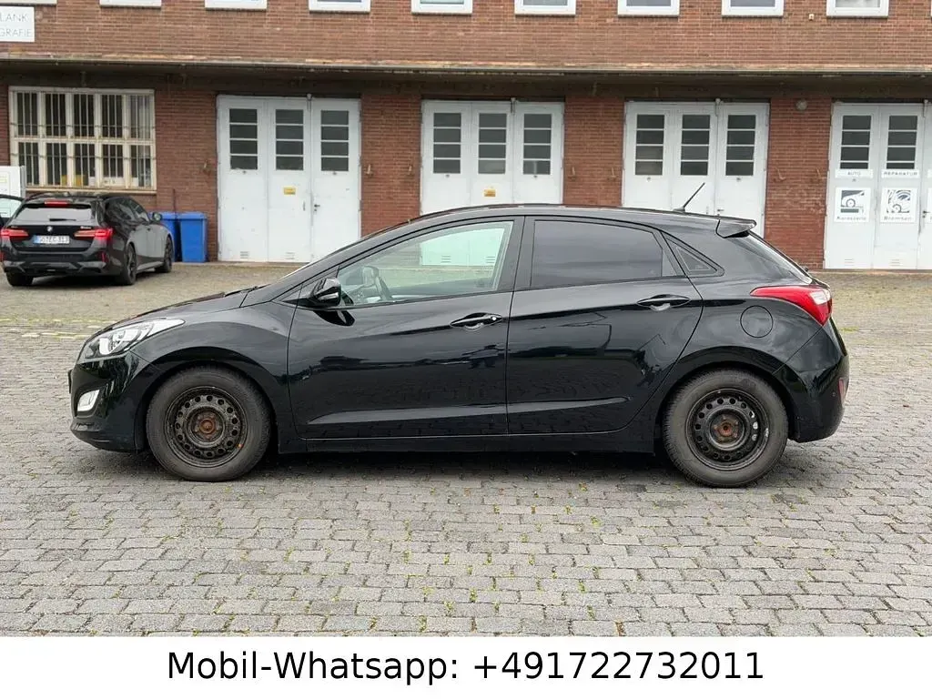 Gebraucht Hyundai i30 Intro Edition 90 PS (66 kW) 2012 Schwarz Limousine