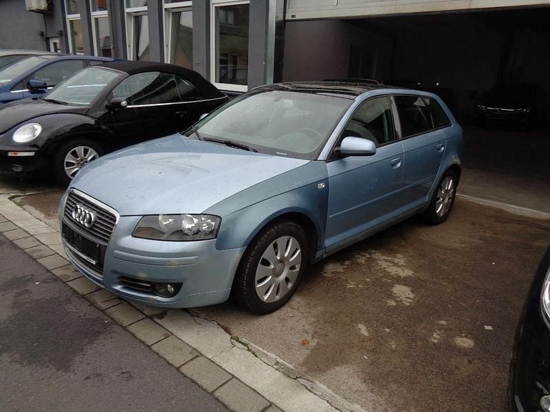 Blau Gebraucht 2006 Audi A3 Sportback Ambiente Limousine | 750 € (Superpreis) - Bild 1/4