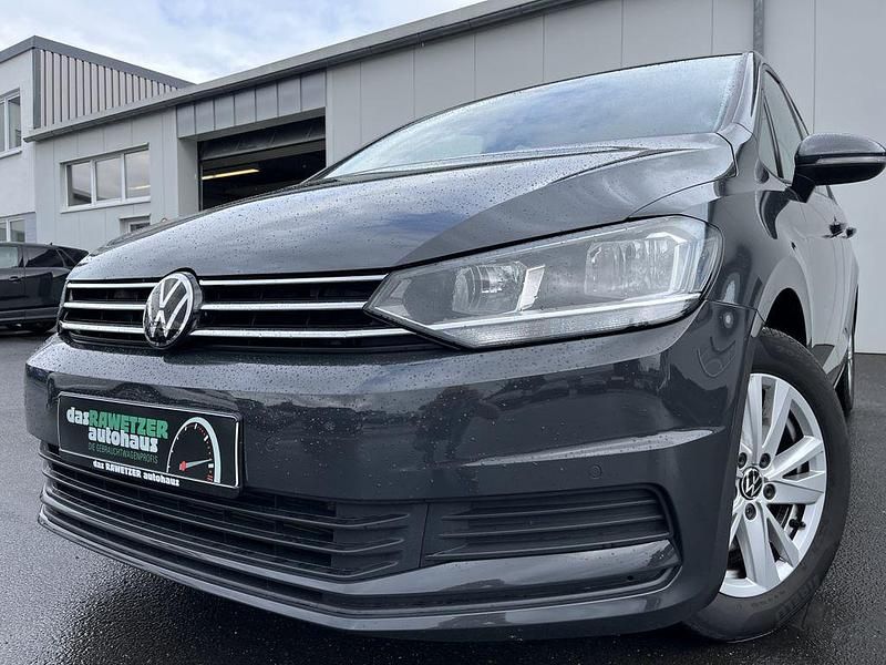 Grau Gebraucht 2022 VW Touran Comfortline Van / Kleinbus | 28.860 € (Fairer Preis) - Bild 1/4