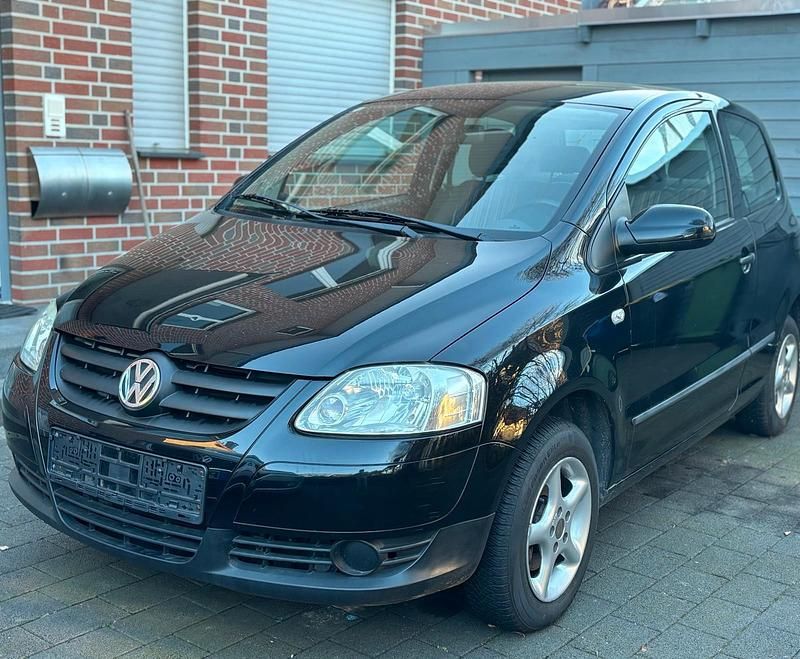 Gebraucht VW Fox 54 PS (39 kW) 2005 Schwarz Kleinwagen