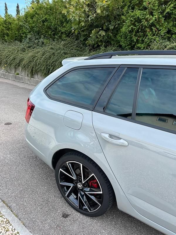 Gebraucht Skoda Octavia RS 184 PS (135 kW) 2020 Grau Kombi