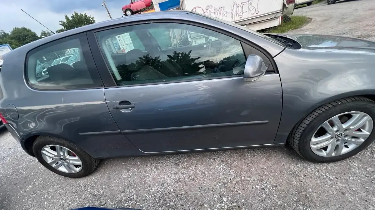 Gebraucht VW Golf IV 105 PS (77 kW) 2005 Silber Kleinwagen