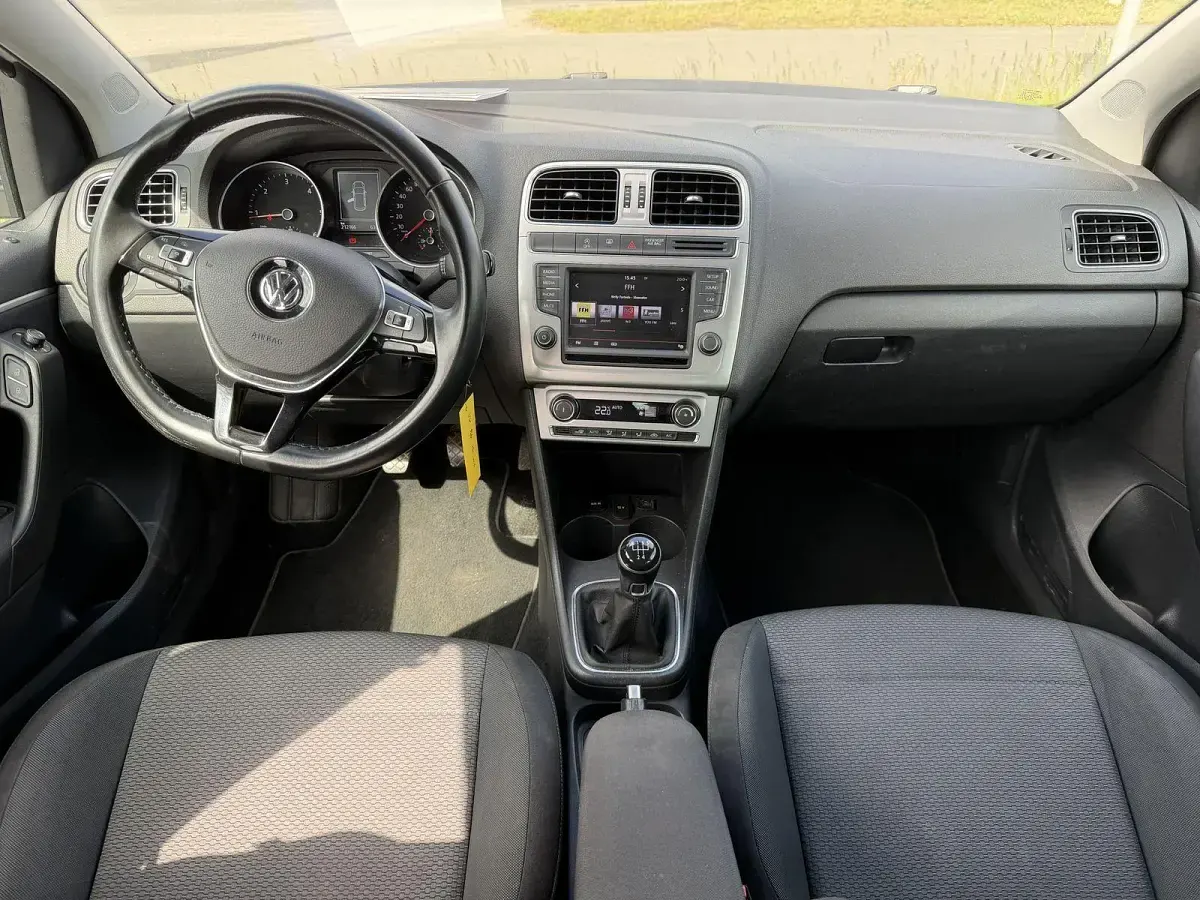 Gebraucht VW Polo Highline 90 PS (66 kW) 2015 Weiß Kleinwagen