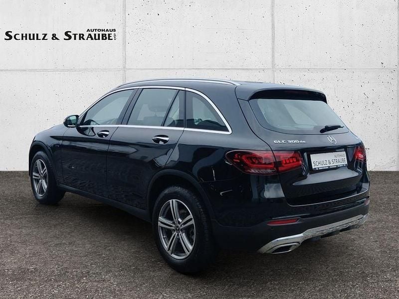 Gebraucht Mercedes GLC300e 194 PS (142 kW) 2021 Schwarz SUV