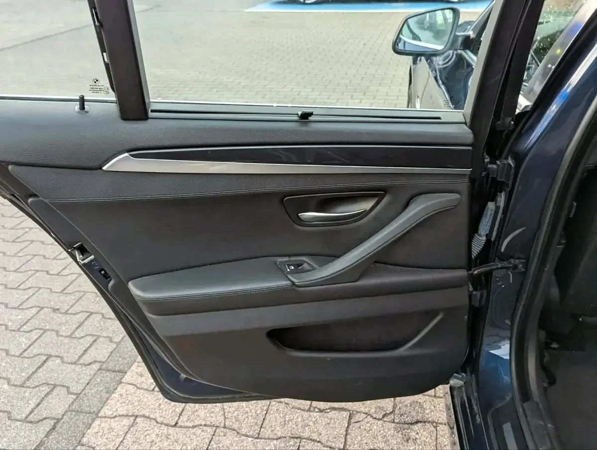 Gebraucht BMW 530 258 PS (189 kW) 2013 Blau Kombi