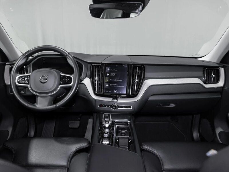 Gebraucht Volvo XC60 Inscription 250 PS (183 kW) 2020 Mussel blue SUV