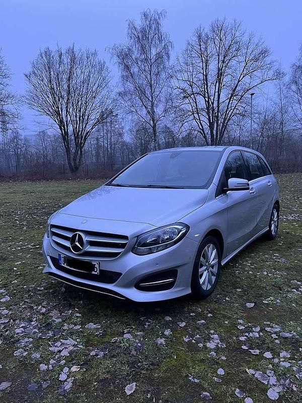 Gebraucht Mercedes B180 122 PS (89 kW) 2015 Grau Van / Kleinbus