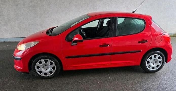 Gebraucht Peugeot 207 95 PS (69 kW) 2007 Rot Kleinwagen