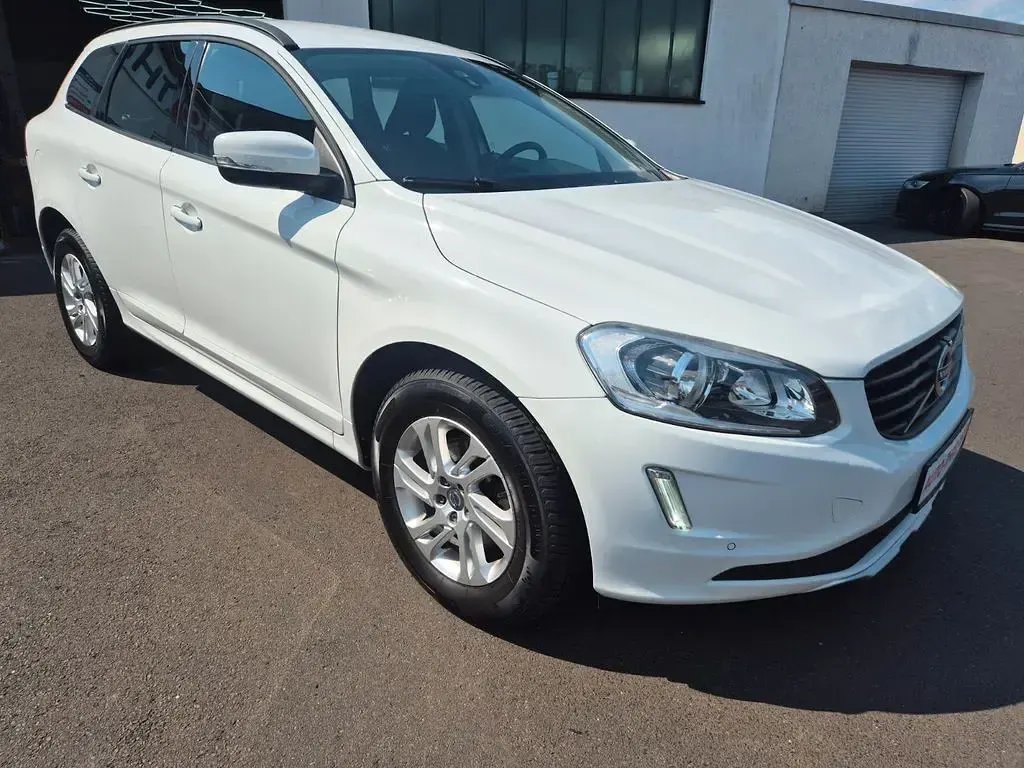 Gebraucht Volvo XC60 Kinetic 150 PS (110 kW) 2016 Weiß SUV