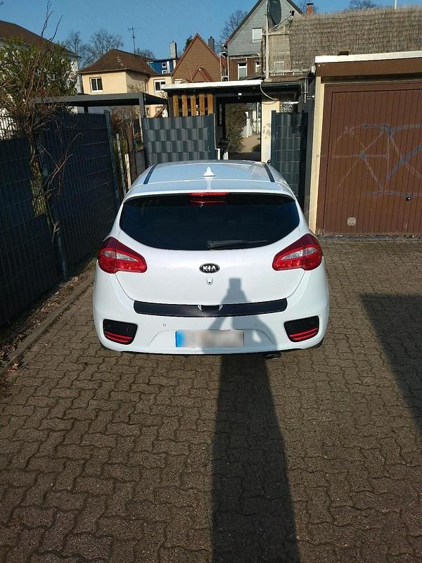 Gebraucht Kia Ceed Spirit 136 PS (100 kW) 2017 Weiß Kleinwagen