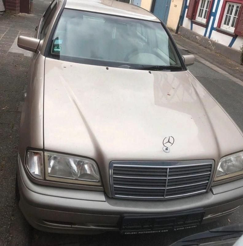 Gebraucht Mercedes C240 170 PS (125 kW) 1998 Gold Limousine