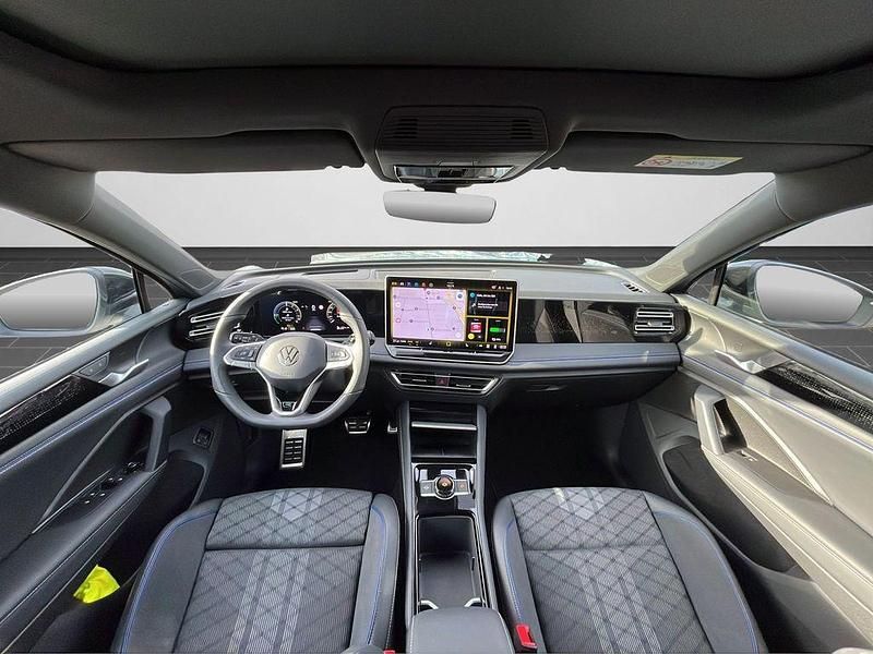 Gebraucht VW Tiguan R-line 204 PS (150 kW) 2025 Oyster silver metallic (metallic) SUV