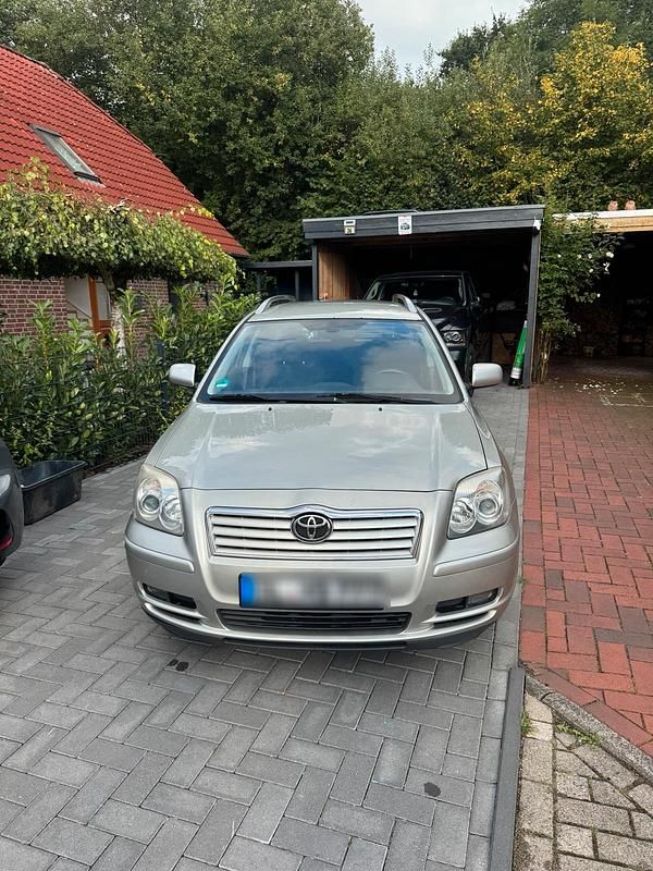 Silber Gebraucht 2006 Toyota Avensis Kombi | 2.150 € (Guter Preis) - Bild 1/4