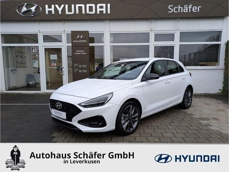 Weiss Gebraucht 2025 Hyundai i30 Advantage Limousine | 21.485 € (Guter Preis) - Bild 1/4