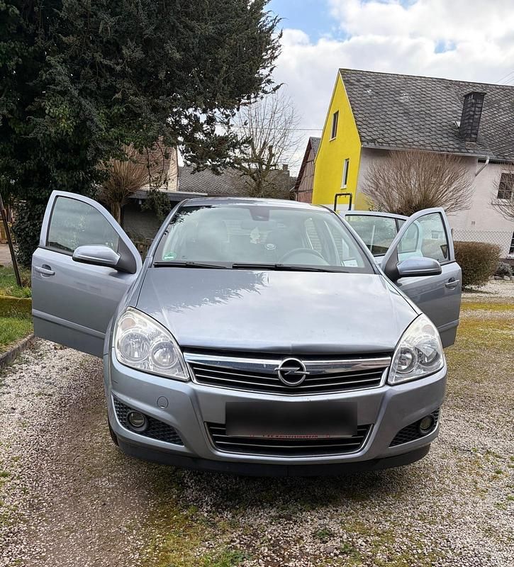 Gebraucht Opel Astra 90 PS (66 kW) 2008 Silber Limousine