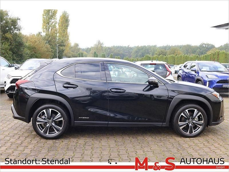 Gebraucht Lexus UX 184 PS (135 kW) 2022 Schwarz SUV