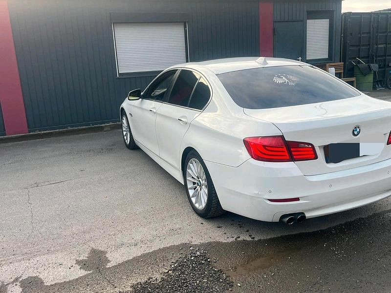 Gebraucht BMW 530 258 PS (189 kW) 2011 Weiß Limousine