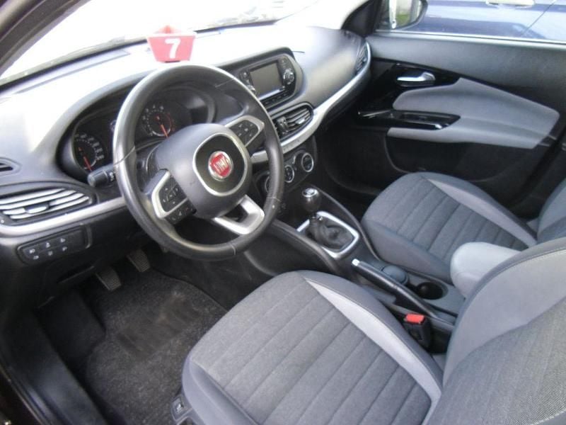 Gebraucht Fiat Tipo Lounge 95 PS (69 kW) 2017 Bronzo magnetico/khave Limousine