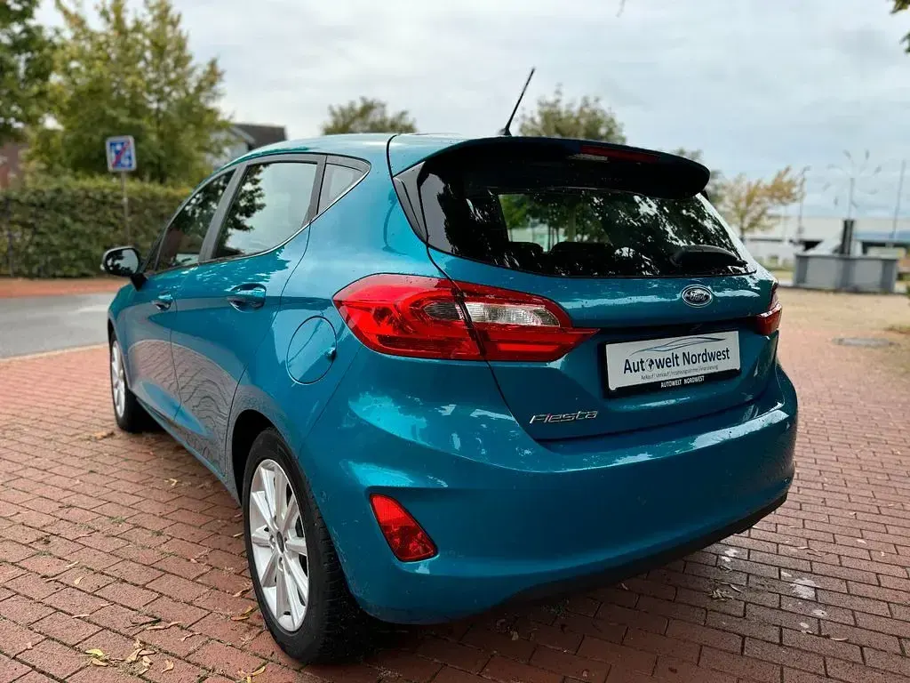 Gebraucht Ford Fiesta Titanium 101 PS (74 kW) 2017 Blau Kleinwagen