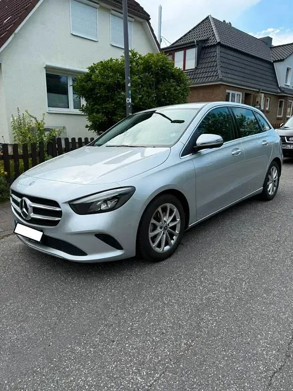 Gebraucht Mercedes B180 136 PS (100 kW) 2019 Silber Kleinwagen