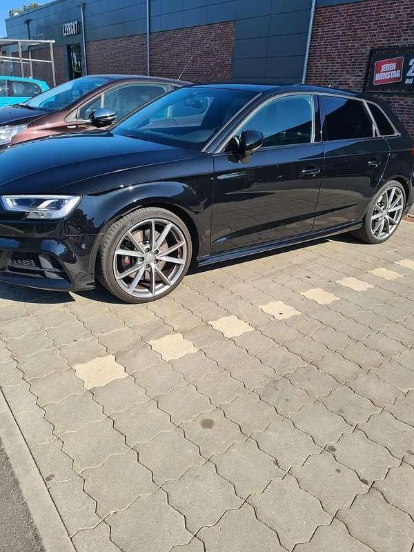 Schwarz Gebraucht 2017 Audi S3 Black Edition Kleinwagen | 26.000 € (Fairer Preis) - Bild 1/4