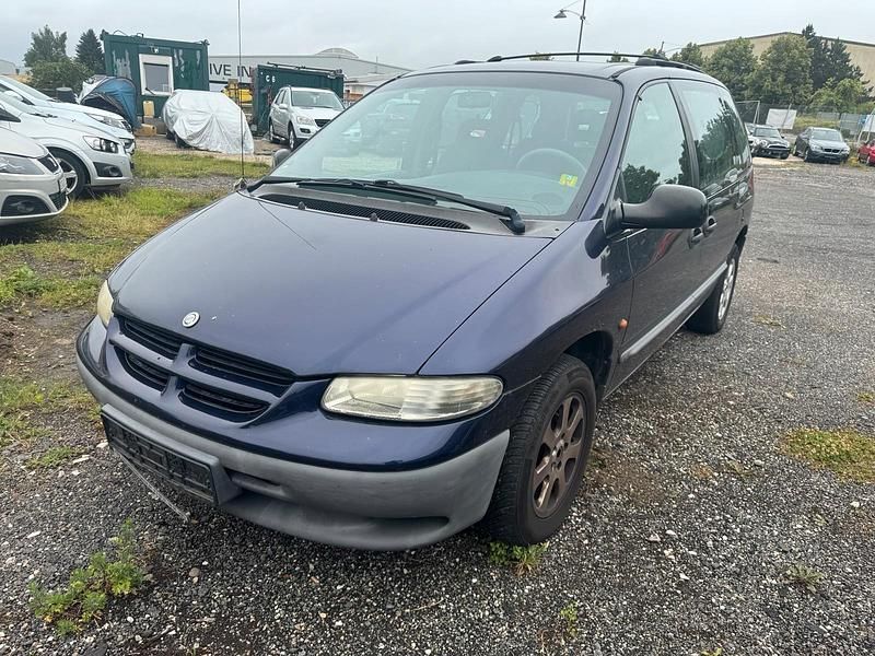 Blau Gebraucht 1999 Chrysler Voyager Van / Kleinbus | 700 € - Bild 1/4