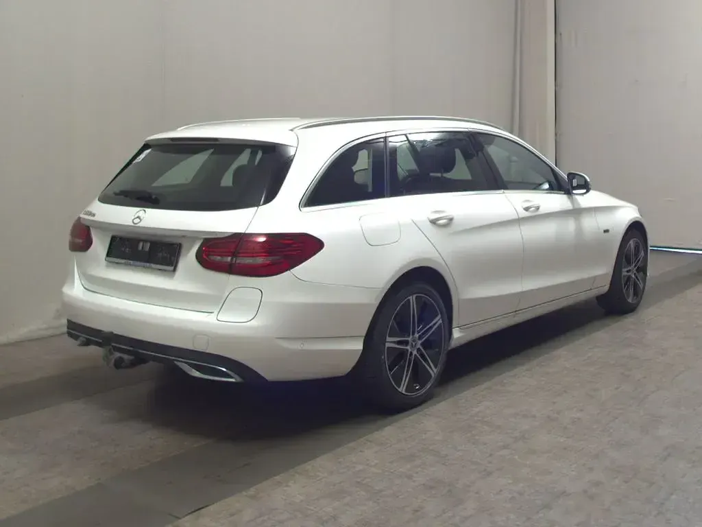 Gebraucht Mercedes C300e Avantgarde 306 PS (225 kW) 2020 Weiß Limousine