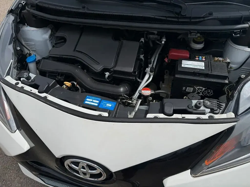 Gebraucht Toyota Aygo X-play 69 PS (50 kW) 2016 Weiß Kleinwagen