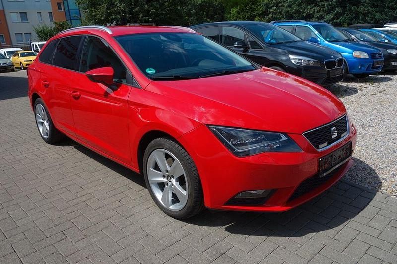 Rot Gebraucht 2016 Seat Leon ST Style Kombi | 9.389 € (Superpreis) - Bild 1/4