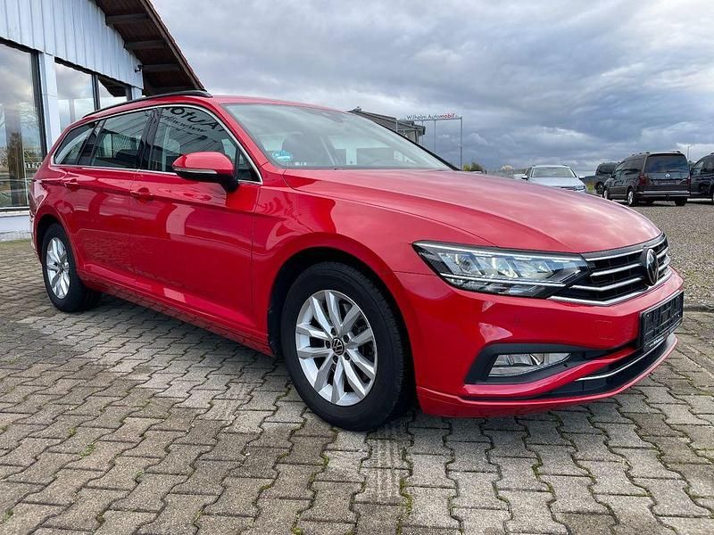 Gebraucht VW Passat Business 122 PS (89 kW) 2023 Rot Kombi
