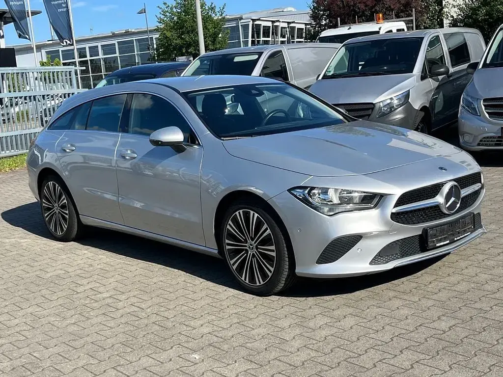 Gebraucht Mercedes CLA220 Shooting Brake 190 PS (139 kW) 2021 Silber Kombi