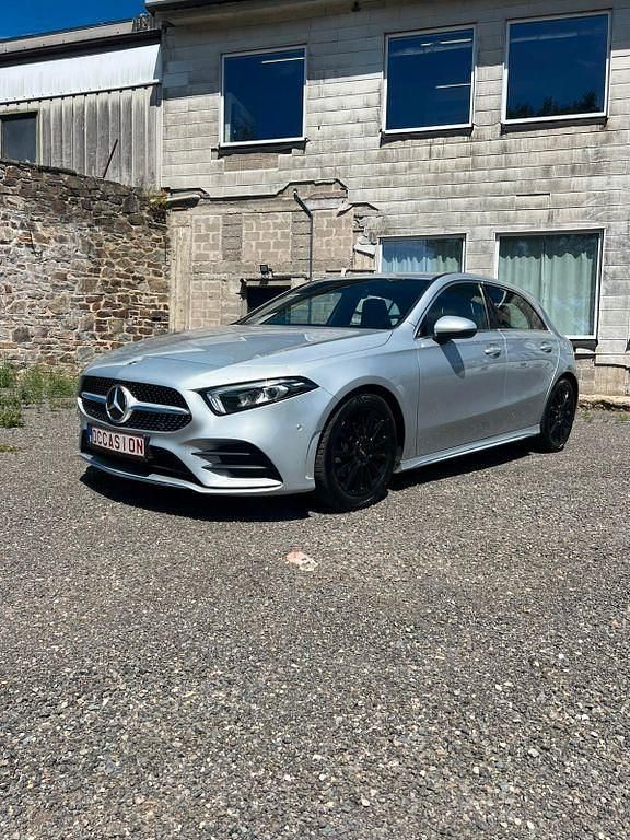 Silber Gebraucht 2022 Mercedes A180 Limousine | 21.500 € (Superpreis) - Bild 1/4