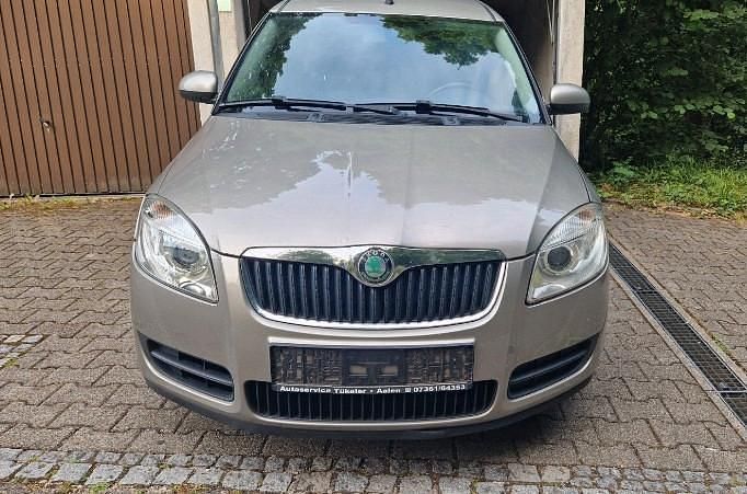 Grau Gebraucht 2009 Skoda Roomster Kombi | 1.100 € (Guter Preis) - Bild 1/4