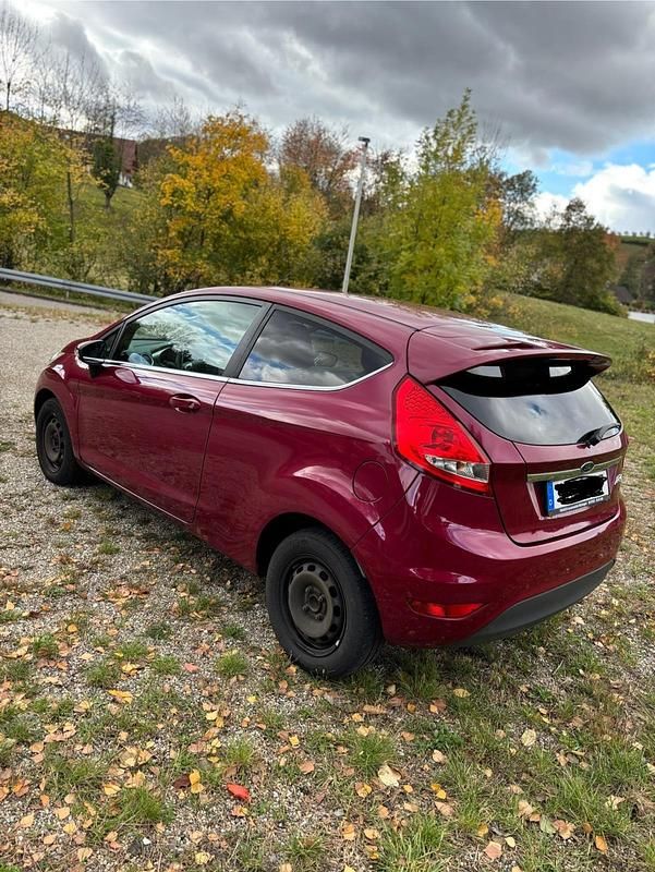 Rot Gebraucht 2009 Ford Fiesta Kleinwagen | 2.650 € (Etwas zu teuer) - Bild 1/4