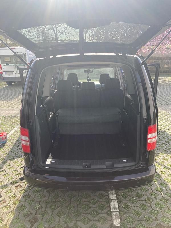 Używany VW Caddy Maxi 102 KM (75 kW) 2012 Purpurowy Minivan