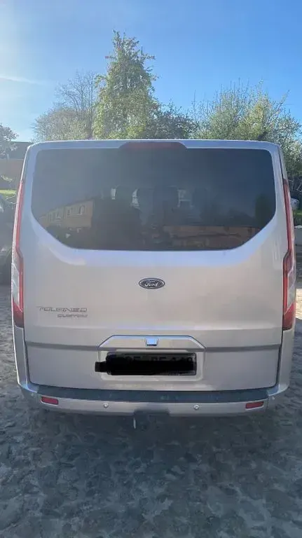 Gebraucht Ford Tourneo 170 PS (125 kW) 2017 Silber Van / Kleinbus