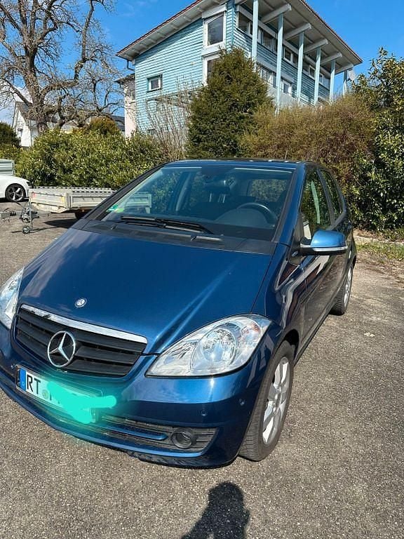 Gebraucht Mercedes A160 Elegance 95 PS (69 kW) 2012 Blau Limousine