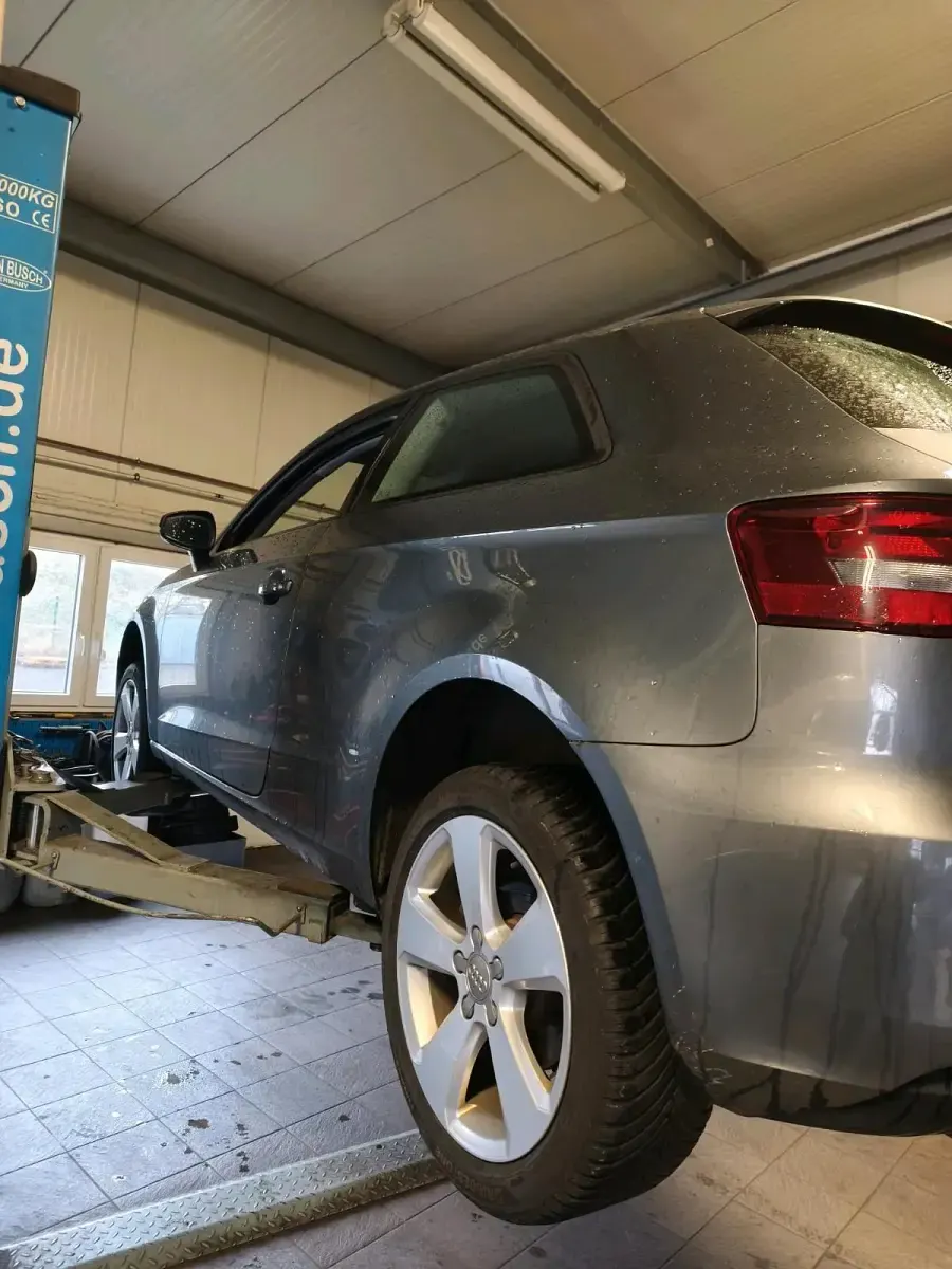 Gebraucht Audi A3 125 PS (91 kW) 2015 Grau Limousine
