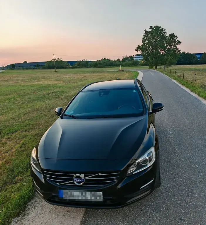 Gebraucht Volvo V60 Linje Svart 150 PS (110 kW) 2016 Schwarz Kombi