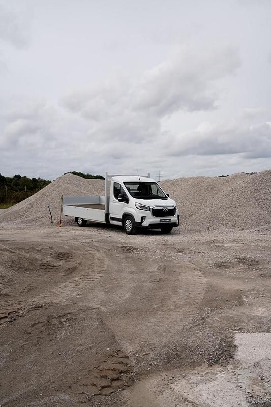 Neu Maxus eDeliver 9 150 kW (204 PS) 2025 Weiss / warm white Van