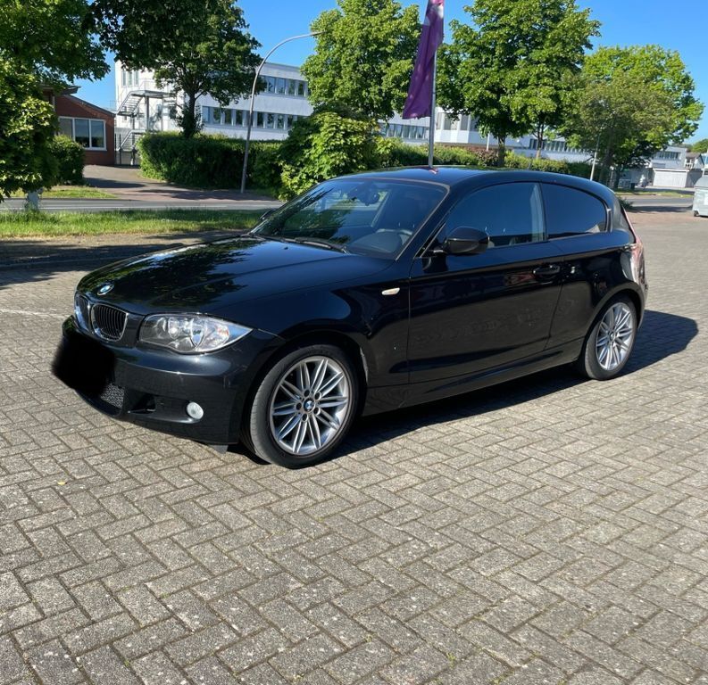 Schwarz Gebraucht 2009 BMW 116 Sport Line Kleinwagen | 4.750 € (Etwas zu teuer) - Bild 1/4