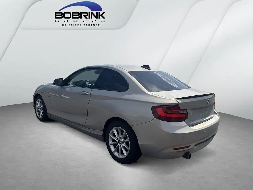 Gebraucht BMW 220 Sport Line 184 PS (135 kW) 2015 Silber Coupé