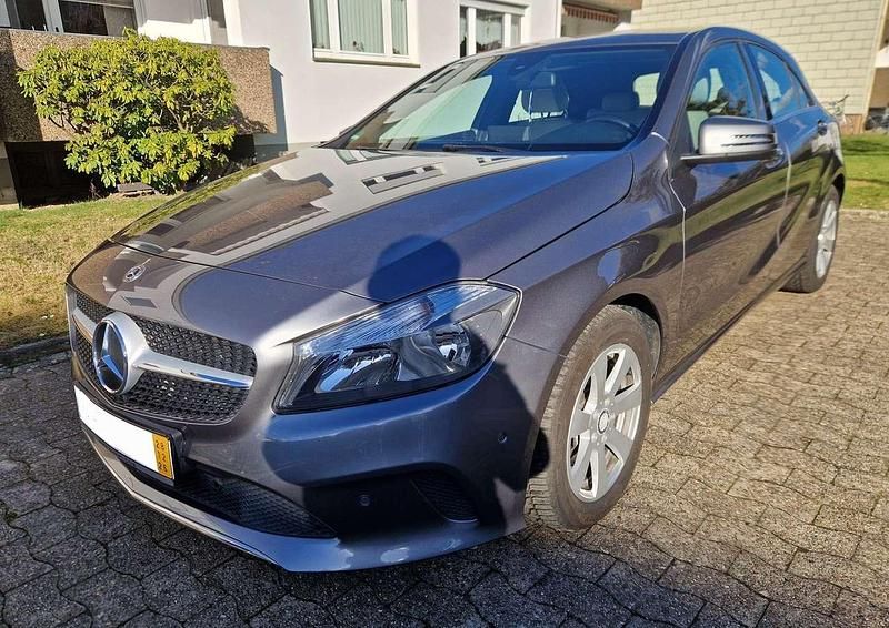Gebraucht Mercedes A200 136 PS (100 kW) 2018 Grau Kleinwagen