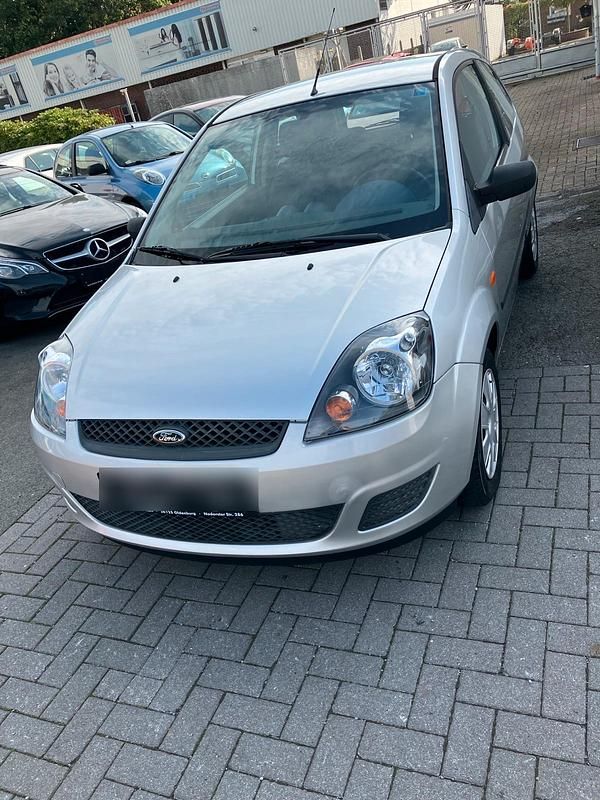 Silber Gebraucht 2007 Ford Fiesta Kleinwagen | 3.350 € (Teuer) - Bild 1/4